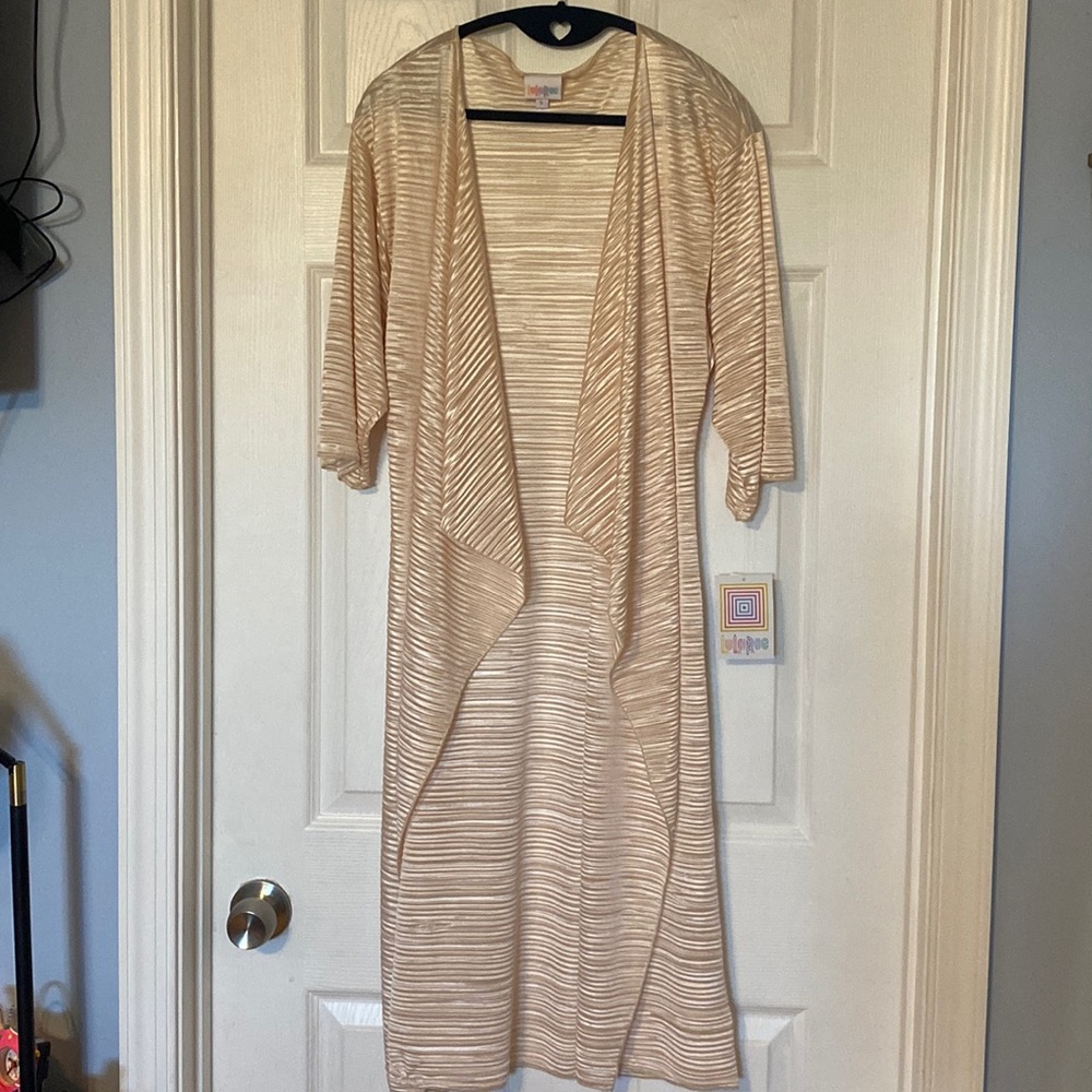 NWT LuLaRoe Shirley size S